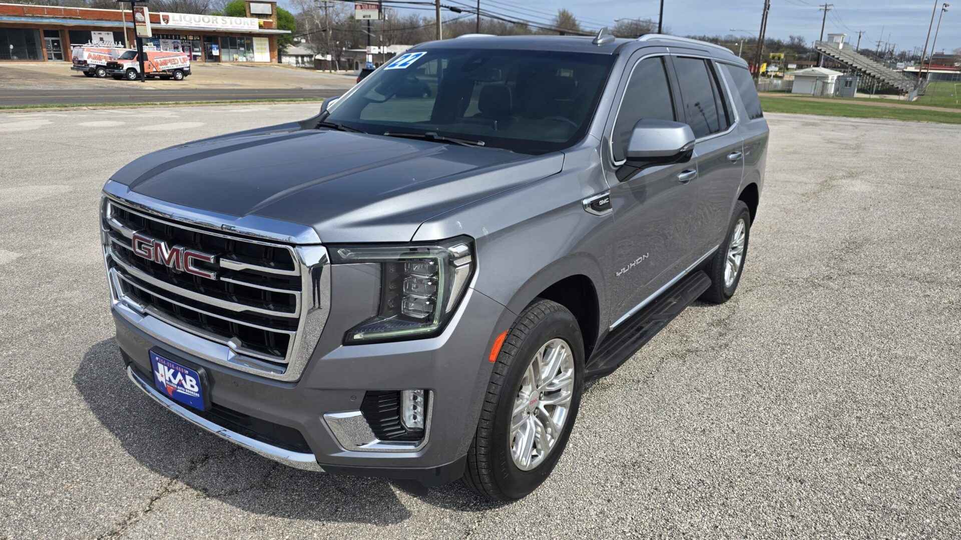 2022 GMC Yukon SLT Full-Size SUV featuring a 5.3L V8 engine and premium luxury configuration.