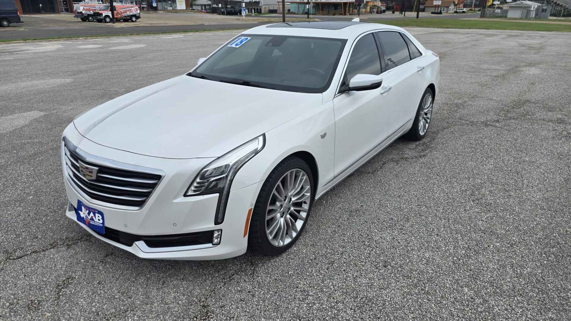 2018 Cadillac XT5 Premium Luxury AWD in Crystal White Tricoat at BuskoCars.