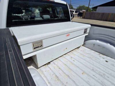 Undercarriage Detail: Fully boxed high-strength steel frame with optimized suspension for maximum payload.