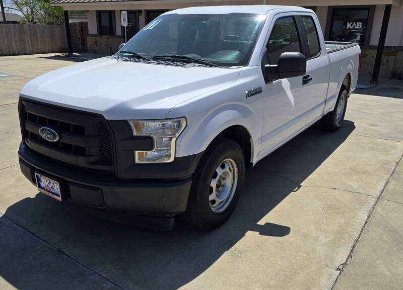 2017 Ford F-150 XL SuperCab featuring the 5.0L V8 Coyote engine and heavy-duty towing package at BuskoCars.