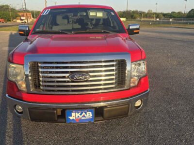 Front Profile: 2011 Ford F-150 XLT with signature chrome grille and halogen headlamps.