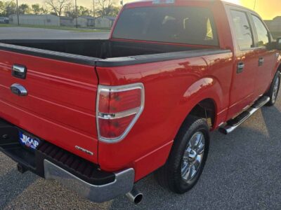 Side profile highlighting the 145-inch wheelbase and 18" chrome clad wheels on this SuperCrew 4x4.