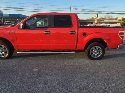 Side profile highlighting the 145-inch wheelbase and 18" chrome clad wheels on this SuperCrew 4x4.