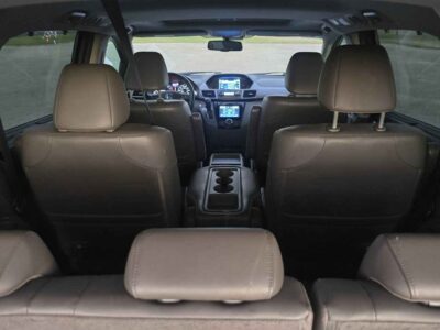 Seating detail showcasing the versatile 8-passenger configuration and Magic Seat® functionality.