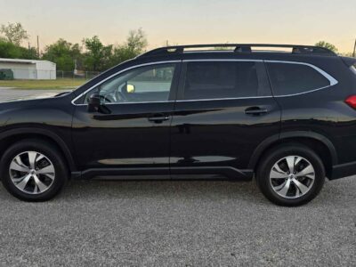 Side profile showcasing the roof rails and aerodynamic lines.