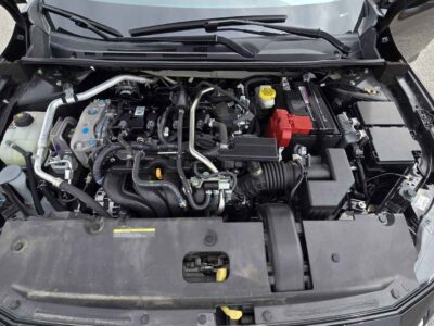 Engine Bay: Efficient 1.6L Multi-Point Injection (MPI) engine, audited for low-mileage performance and mechanical synchronization.