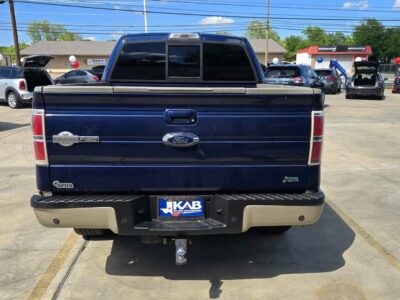 Rear Profile: Full-size pickup profile highlighting the heavy-duty towing and payload capabilities.