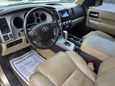 Interior Cabin: Limited trim interior featuring three-row capacity and premium comfort configurations typical of the Large-SUV class