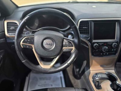 Interior Cabin: Premium Limited trim interior with Black/Light Frost Beige accents, heated leather seating, and Uconnect interface.