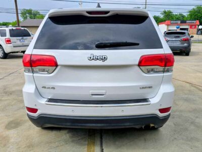 Rear Profile: Elegant SUV profile showcasing the dual exhaust outlets and the 3,700 lb GAWR rear axle capability.