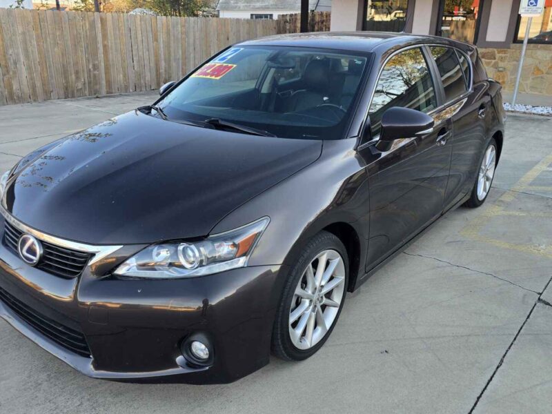 Unit 809117 — Elite Verified 2020 Nissan Sentra SV. Command the road in Electric Blue with a high-efficiency 2.0L engine and a perfect synergy of bold styling and advanced safety tech.