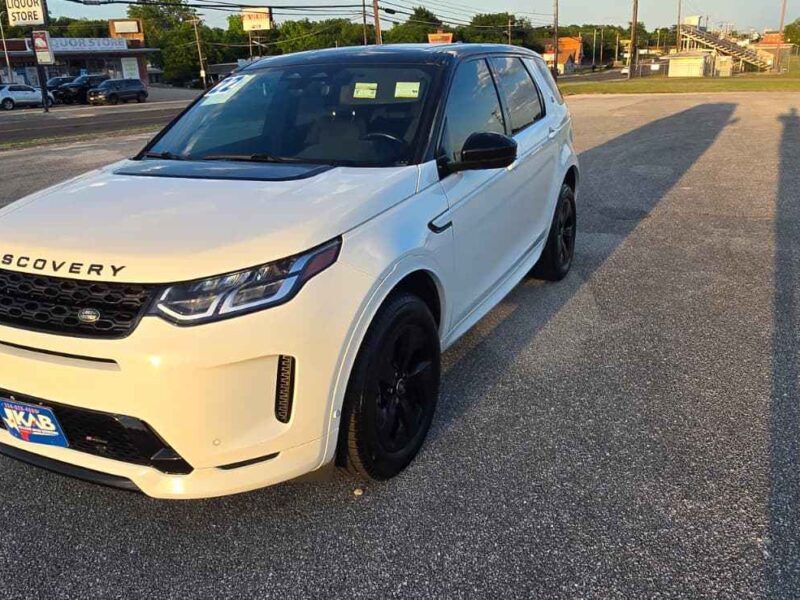 Used 2022 Land Rover Discovery Sport S R-Dynamic P250 luxury SUV in Ostuni Pearl White front view at BuskoCars